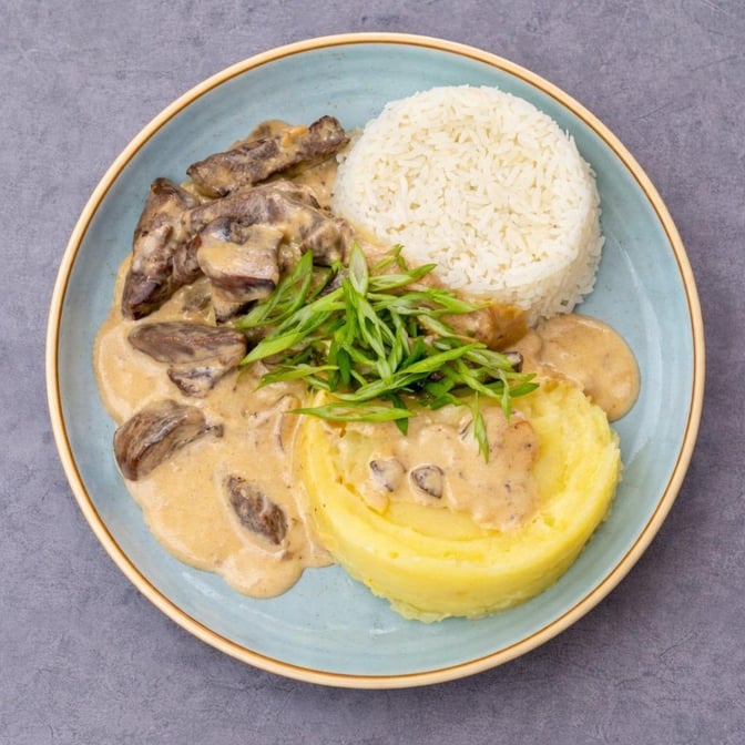 Beef Stroganoff / Бефстроганов