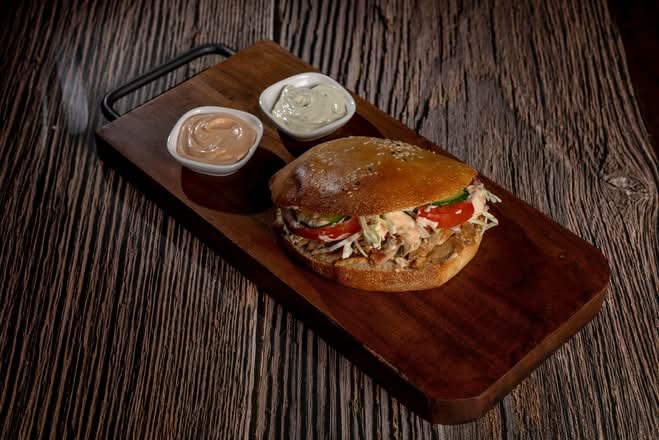 NAVAT CHICKEN PITA